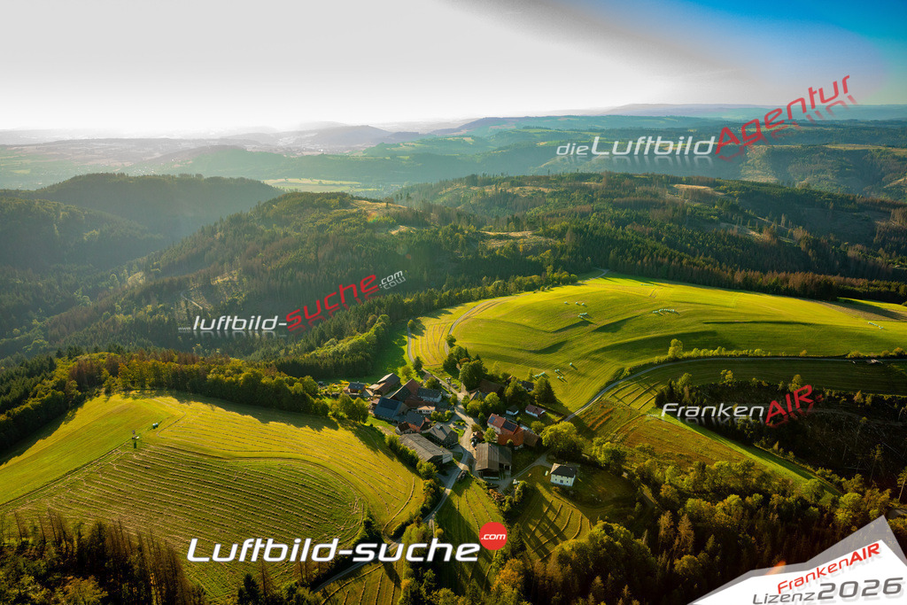 Das Luftbild zeigt : Dörnach Wallenfels - Die Luftaufnahme wurde 2023 vom UL-Flugzeug aus erstellt ( keine Drohne ) - Hochauflösende Luftaufnahme - Für grossformatige Ausdrucke geeignet. Die Geschenkidee !Mit Lizenz und Bildrechte bestellbar