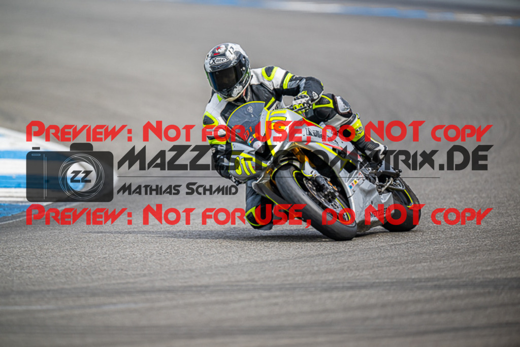 MaZZes_FotoMatrix_230410_1751 | GELB