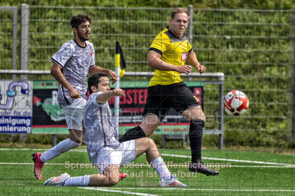 20250824_134519_0488-Bearbeitet | #,1.FC Heiningen II (gelb) vs. 1.Göppinger SV III (weiß), Fußball, Kreisliga B7 - Bezirk Neckar/Fils, 01. Spieltag, Saison 2025/2026, Kunstrasenplatz Sportzentrum Heiningen, Krautgarten 1, 73092 Heiningen, 24.08.2025 - 13:00 Uhr,Foto: PhotoPeet-Sportfotografie/Peter Harich