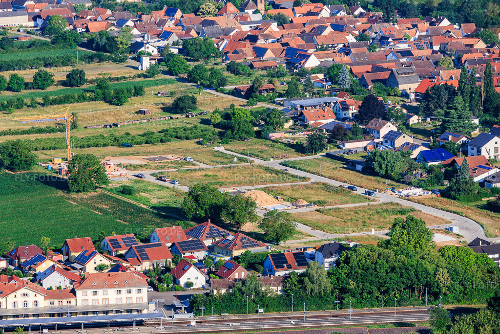 Luftbild: Neubaugebiet Im Kirschgarten in Winden im Bundesland Rheinland-Pfalz in Deutschland. – Foto: IMG_157705.jpg vom 19.06.2026 durch Werner Riehm/FLY-FOTO.de – Auflösung des Originals: 5780 x 3853 px