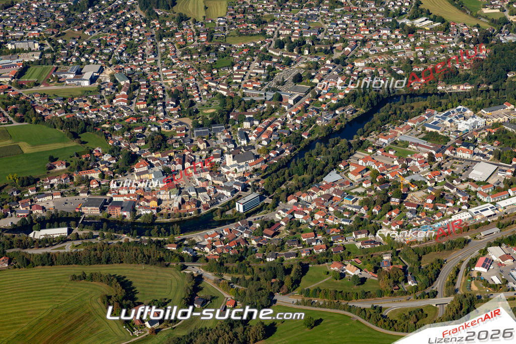 Aktuelles Luftbild von  Regen Kauf mit Lizenz / Bildrechten möglich- Die Luftaufnahme wurde 2021 mittels UL-Flugzeug erstellt ( keine Drohne ) - hochauflösende Kamera-Systeme von  Canon -Beste Qualität - Für grossformatige Ausdrucke geeignet. Die Geschenkidee !