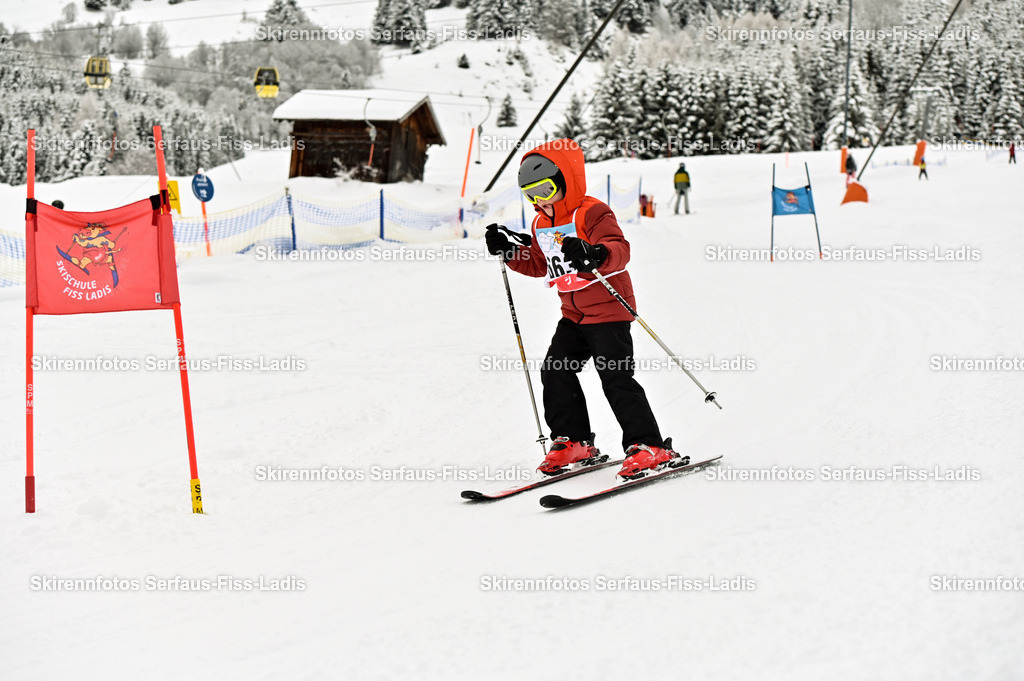 SRF_20.02.2026_0731 | Skirennfotos,Serfaus,Fiss,Ladis,Kinderskirennen,Winter,Tirol,Oberland,skirace,SFL,feelfree,weil wir's genießen,ski,Ski,skifahren,Sonnenplateau, - Realisiert mit Pictrs.com