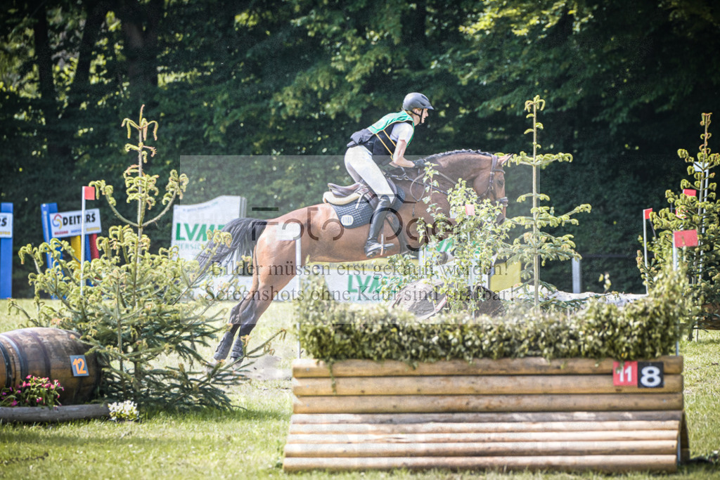 DOS_8602 | Entdecke hochwertige Reitturnierfotos von Foto Oger. Professionell, emotional und authentisch – jetzt Lieblingsmomente im Shop bestellen.Deutschlandweite Turnierfotografie. - Realisiert mit Pictrs.com