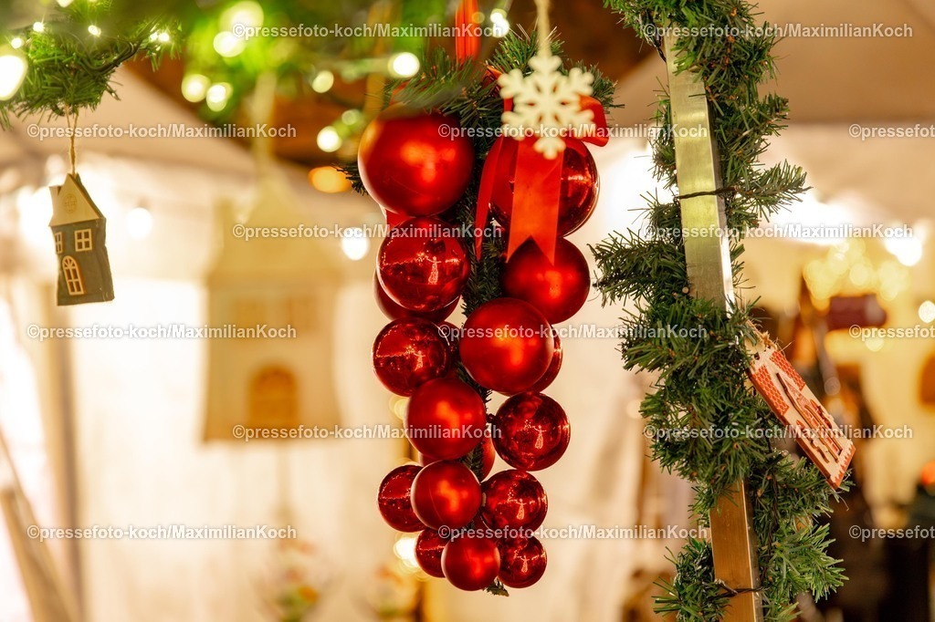 Wup12122501071 | 12.12.2026, Wuppertal, Weihnachtsmarkt Haus Schloss Lüntenbeck. 