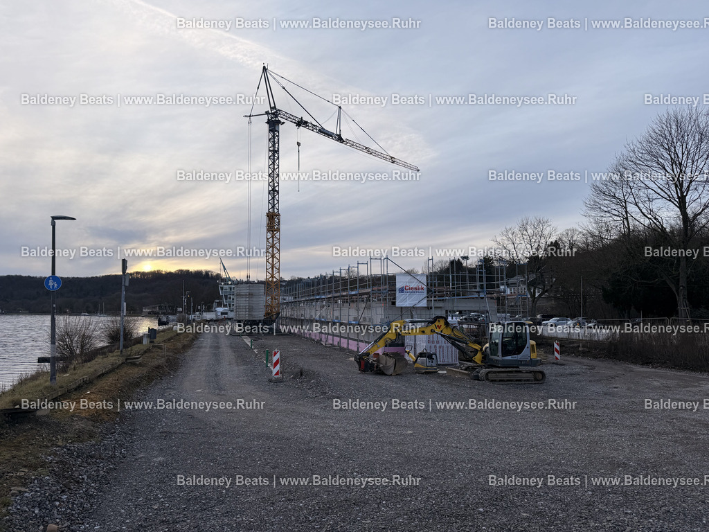 Bautagebuch - Regattatribüne Baldeneysee | Alle Nutzungsrechte vorbehalten. Jede Nutzung des Bildes bedarf einer gültigen Lizenz. Der Urheber- und Quellenhinweis „Foto: Cesar von Meissen / Baldeneysee.Ruhr“ ist bei jeder Veröffentlichung direkt am Bild anzubringen. Eine Weitergabe, Unterlizenzierung oder Weiterveräußerung an Dritte ist unzulässig. - Realisiert mit Pictrs.com