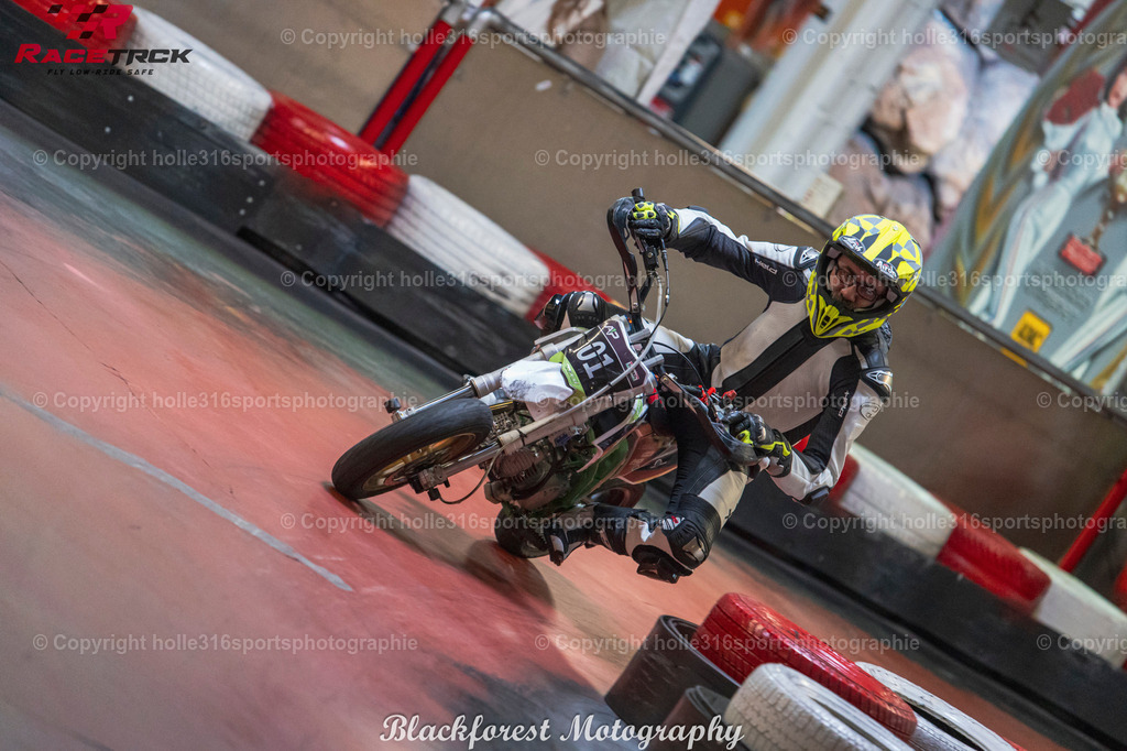 12_01racetrck.1204 | Sportfotografie , Motorsport, Motoross, Reitsport, Mointainbike, Enduro,
Landschaft , Outdoor, Eventfotografie, Landschaft, Bilder online bestellen - Realisiert mit Pictrs.com