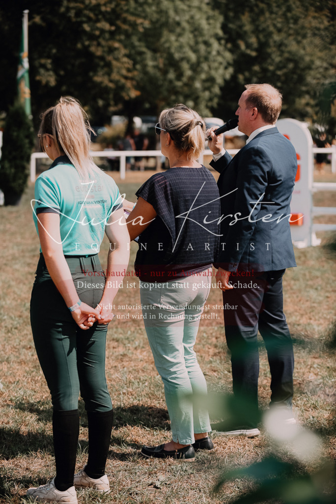 DSC_6015 | Pferde- und Turnierfotografie in Westsachsen. Pferdeportraits, Auftragszeichnungen und intuitive Kunst.