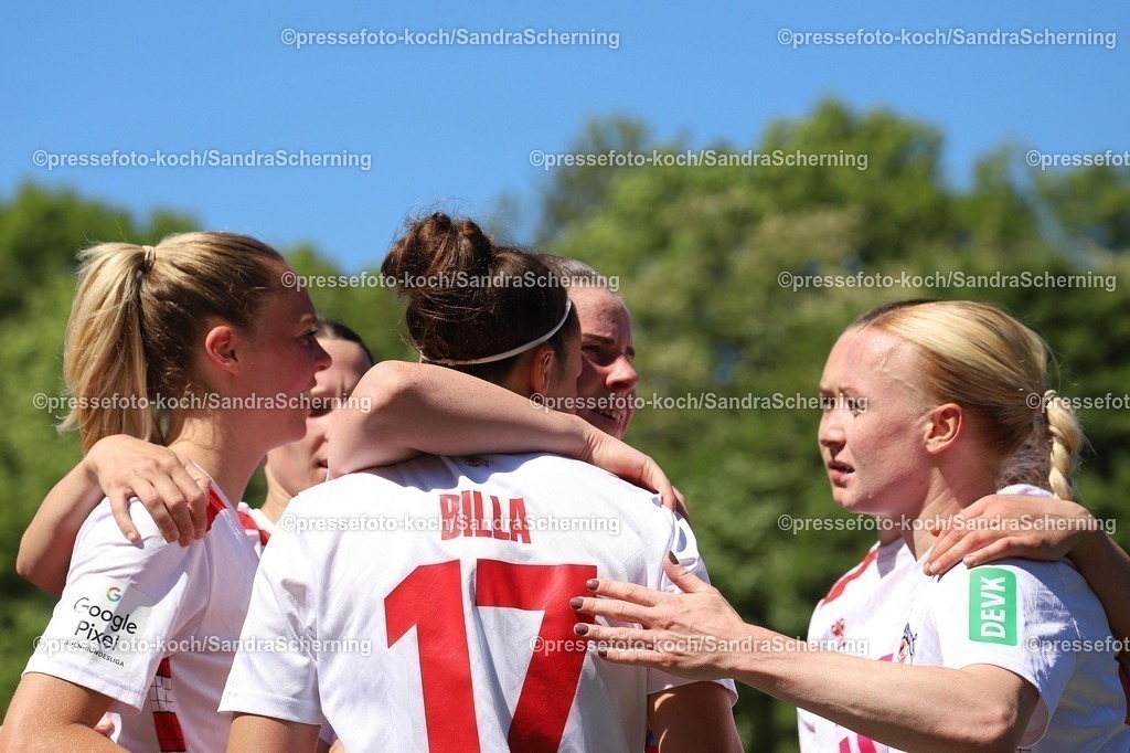 xSSC11052501012 | 11.05.2025, xsscx, Frauen Fußball, 1. FC Köln - Turbine Potsdam, 1. Fußball Bundesliga, 22. Spieltag, Franz-Kremer-Stadion, Saison 2024 2025: Nicole Billa (1. FC Köln 17) jubelnd mit Mannschaftskolleginnen nach dem 3:0 DFB regulations prohibit any use of photographs as image sequences and or quasi-video.
