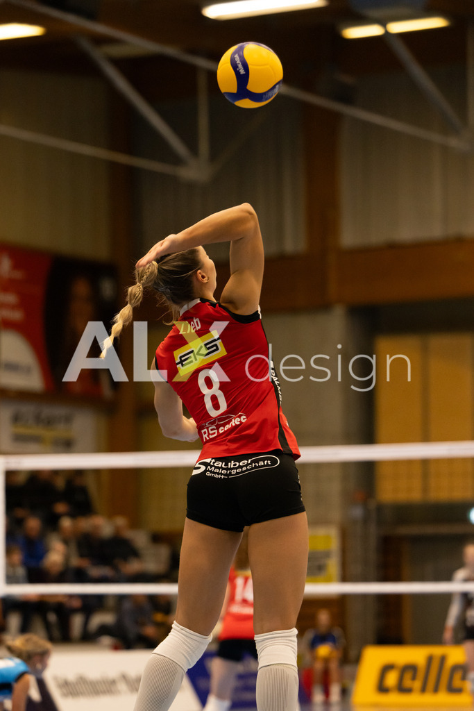 Volleyball I Frauen I Saison 2025-2026 I CEV Volleyball Challenge Cup 2026 | Women I 16th Finals I VC Kanti Schaffhausen - TJ Ostrava I 03.12.2025 | VC Kanti Schaffhausen - 8 Lina-Marie Lieb (DE) – Aussen - Realisiert mit Pictrs.com