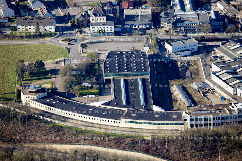 Luftbild Velbert-8659 | Luftbildfotografie Gebäude und Produktionshallen auf dem Fabrikgelände " SEBO Stein & Co. GmbH " an der Wülfrather Straße in Velbert im Ruhrgebiet im Bundesland Nordrhein-Westfalen, Deutschland - Realisiert mit Pictrs.com