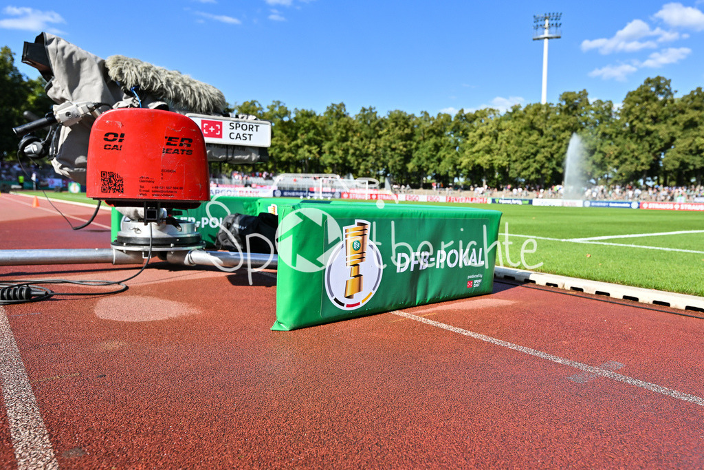 1. FC Schweinfurt 05 - Fortuna Düsseldorf | Im Sachs-Stadion von Schweifurt findet um 18 Uhr die DFB Pokal Partie zwischen Schweinfurt und Fortuna Düsseldorf statt / Kamera / Sport Cast / Symbolbild / DFB-Pokal: 1. FC Schweinfurt 05 - Fortuna Düsseldorf; Riedel-Bau Arena am 18.08.2025