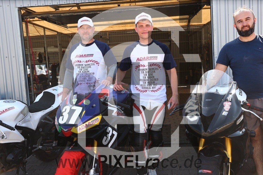 teams-20240905_04817 | Schöne Erinnerungen an spannende Momente - das festzuhalten ist unser Job. PIXELrace.de ist seit 2003 auf den Rennstrecken Europas unterwegs um die Action draußen beim Fahren und die wunderbare Stimmung imm Fahrerlager für euch einzufangen.