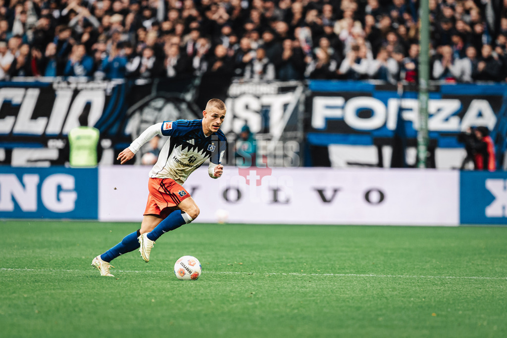 Fußball | Männer | Saison 2025/2026 | 1. Fußball-Bundesliga | 8. Spieltag | Hamburger SV vs. VfL Wolfsburg | 25.10.2025 | Miro Muheim (#28, HSV)