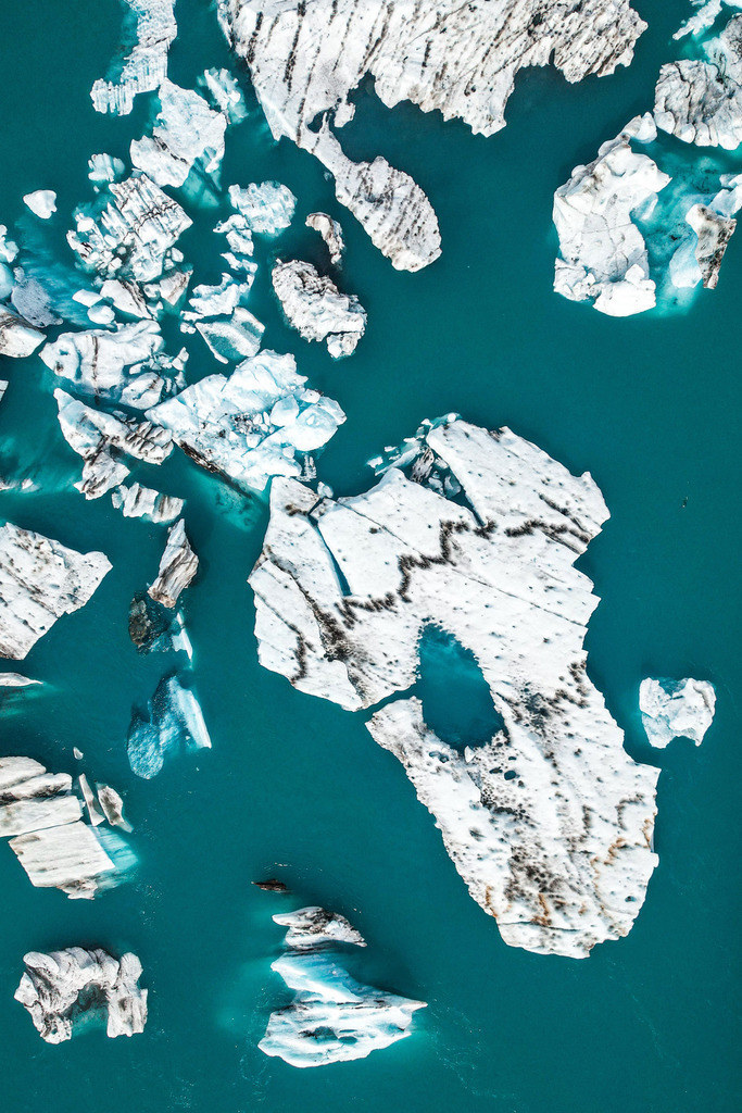 Island Eisberg Drohnenshot  | freigereist - Realisiert mit Pictrs.com