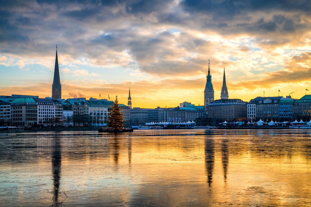 10221214 - Winter Sunset | Sonnenuntergang zur Weihnachtszeit an der eisigen Binnenalster.