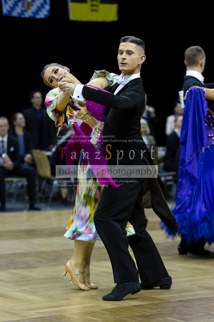 20241102_DC_HGR_Std_08473 | Tanzsportbilder, Standardtanz, Lateintanz, WDSF, DTV, LTVB, dancecomp, goc, hessen tanzt, blaues band der spree, walzer, tango, wiener walzer, slowfox, quickstepp, samba, rumba, cha-cha-cha, paso doble. jive, hd-kroft photography, turniertanzsport
