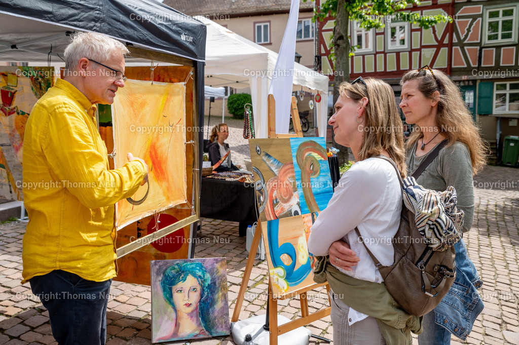 DSC_1111 | bbe, 6.5.2023, Kunstmeile und verkaufsoffener Sonntag, Bensheim, Innenstadt, einer der Künstler war Achim Dohl (links), , ,, Bild: Thomas Neu