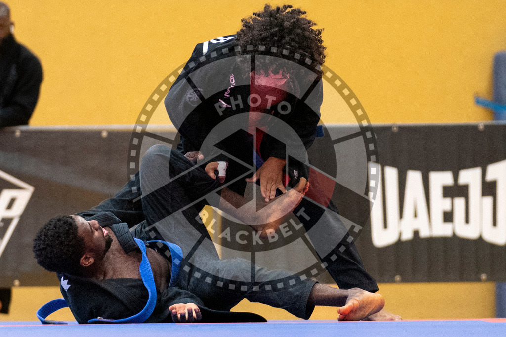 20231118PBB13036 | Fighters compete during the AJP Tour 600 Frankfurt Championship in Frankfurt/Main, Germany, on November 18, 2023.