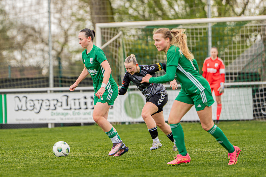 Fußball I Frauen I Saison 2025-2026 I Oberliga Niedersachsen I 19. Spieltag I TuS Lutten - TuS Büppel I 06221 | jns.sportfotos - Realisiert mit Pictrs.com