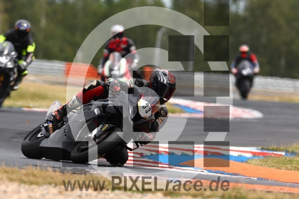 0033-20240726_01134 | Schöne Erinnerungen an spannende Momente - das festzuhalten ist unser Job. PIXELrace.de ist seit 2003 auf den Rennstrecken Europas unterwegs um die Action draußen beim Fahren und die wunderbare Stimmung imm Fahrerlager für euch einzufangen.