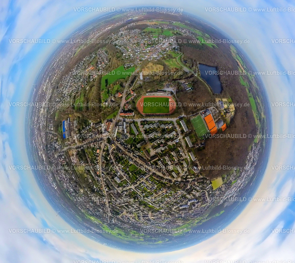Dinslaken240390002SportplatzHiesfeld | Luftbild, Fußballstadion und Leichtathletistadion am Freibad des TV Jahn Hiesfeld, Fußballstadion Veilchen Arena und Tennisplätze mit Baustelle, Tennishalle Jahn Hiesfield mit Solardach, Erdkugel, Fisheye Aufnahme, Fischaugen Aufnahme, 360 Grad Aufnahme, tiny world, little planet, fisheye Bild, Hiesfeld, Dinslaken, Niederrhein, Nordrhein-Westfalen, Deutschland