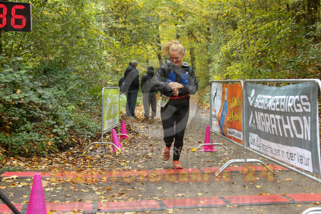 251026_1346_EX1_3949 | Sportfotografie im Rhein-Sieg Kreis, Köln, Bonn, NRW, Rheinland Pfalz, Hessen, etc. Unser Tätigkeitsfeld umfasst den Laufsport vom Volkslauf über den Marathon, Duathlon, Triathon bis zum Ultralauf wie Kölnpfad Ultra oder Schindertrail.