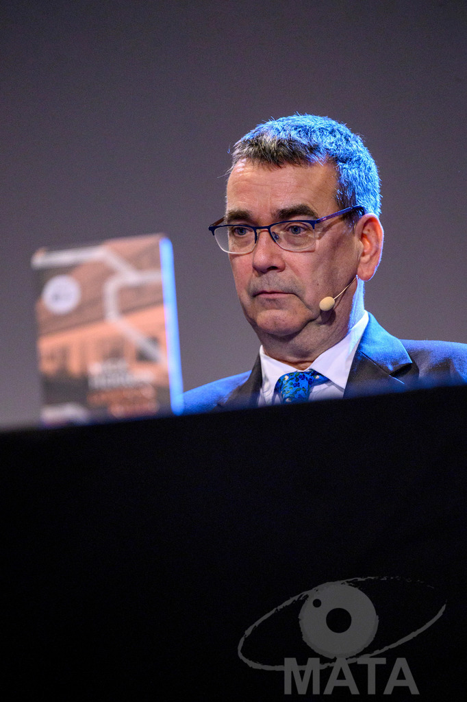 _DWA5340 | Mick Herron bei der lit.Cologne 2023 Veranstaltung 'Mick Herron erklärt die London Rules' im Ostermann-Saal. Köln, 08.03.2023 - Realisiert mit Pictrs.com