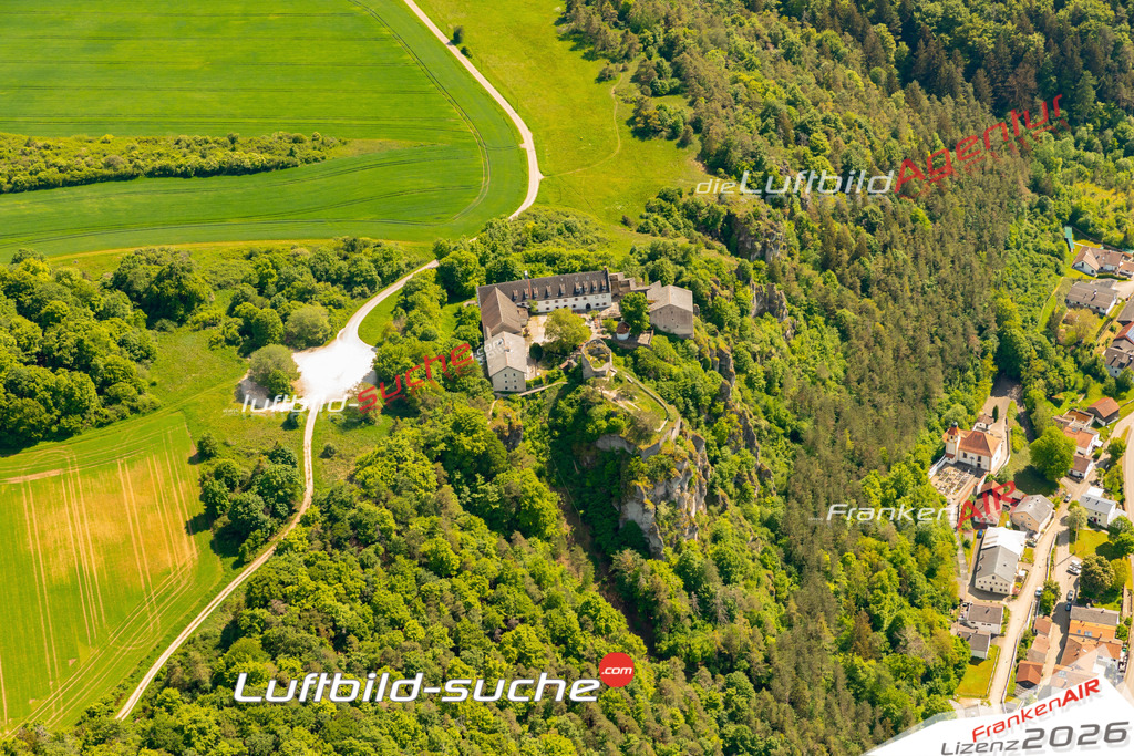 Das Luftbild zeigt : Arnsberg Kipfenberg - Die Luftaufnahme wurde 2024 vom UL-Flugzeug aus erstellt ( keine Drohne ) - Hochauflösende Luftaufnahme - Für grossformatige Ausdrucke geeignet. Die Geschenkidee !Mit Lizenz und Bildrechte bestellbar