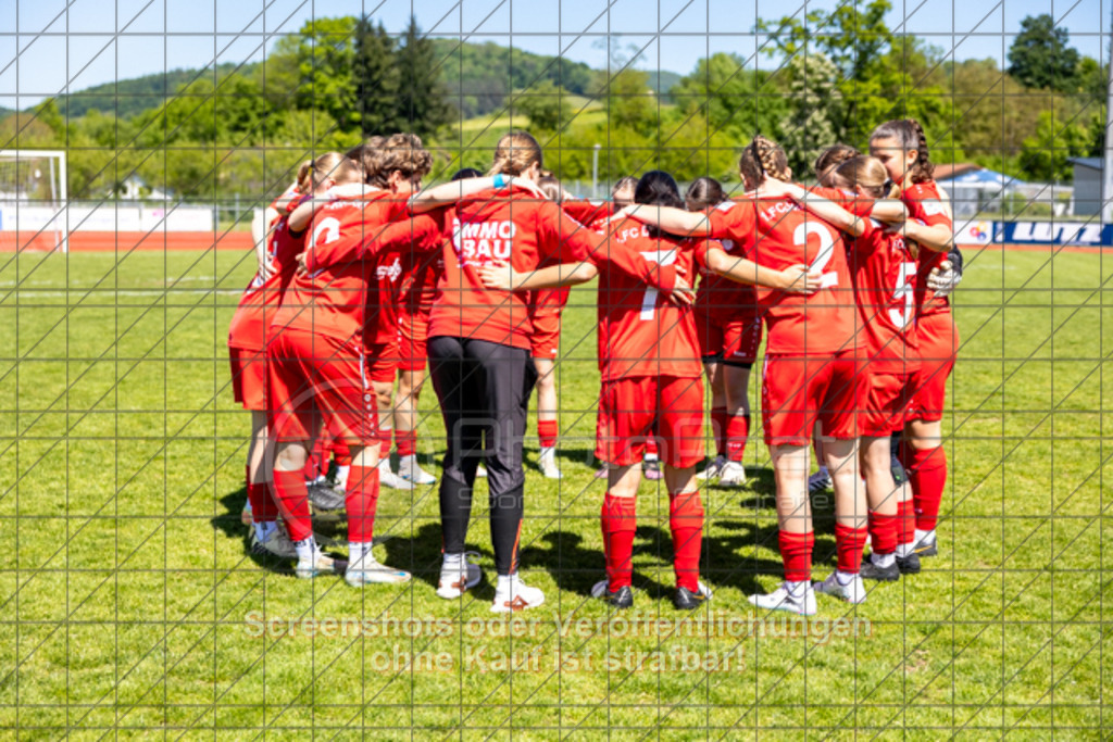 20250510_140042_0101 | #,1.FC Donzdorf (rot) vs. Karlsruher SC (blau), Fussball, EnBW-Oberliga B -Juniorinnen, 23. Spieltag, Saison 2024/2025, Rasenplatz, Lautertal Stadion, Süßener Straße 16, 73072 Donzdorf, 10.05.2025 - 14:00 Uhr,Foto: PhotoPeet-Sportfotografie/Peter Harich