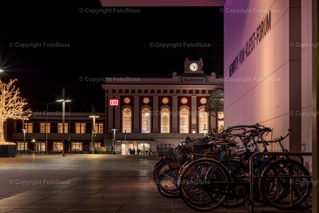 Hauptbahnhof Hamm bei Nacht | Der Hauptbahnhof Hamm mit dem Heinrich-von-Kleist-Forum im Vordergrund. - Realisiert mit Pictrs.com