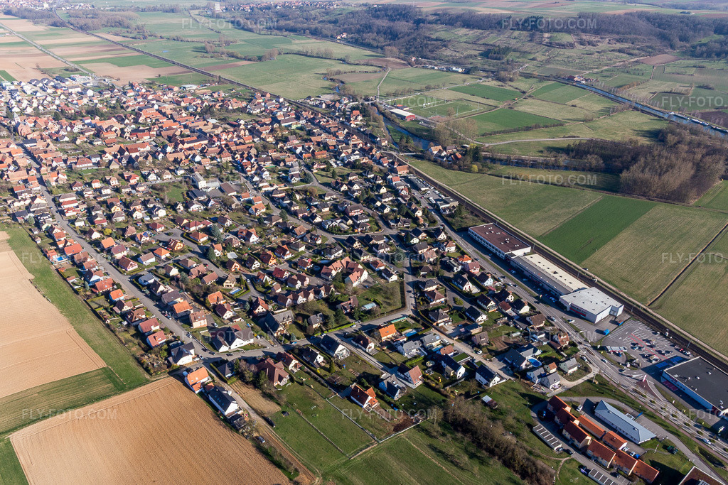 Aerial view: View of the town in Hochfelden in the state Bas-Rhin, France. – Photo: IMG_097589.jpg taken on 03/16/2017 by Werner Riehm/FLY-FOTO.com – Resolution of the original: 5119 x 3412 px