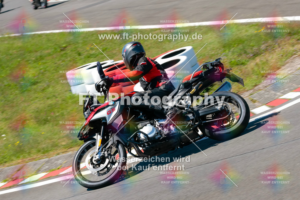 Moto-TeamOBK-22153 | Hier findet Ihr Bilder von Touristenfahrten auf der Nürburgring Nordschleife oder von anderen Veranstaltungen die ich besucht habe. Viel Spass beim Durch Schauen 