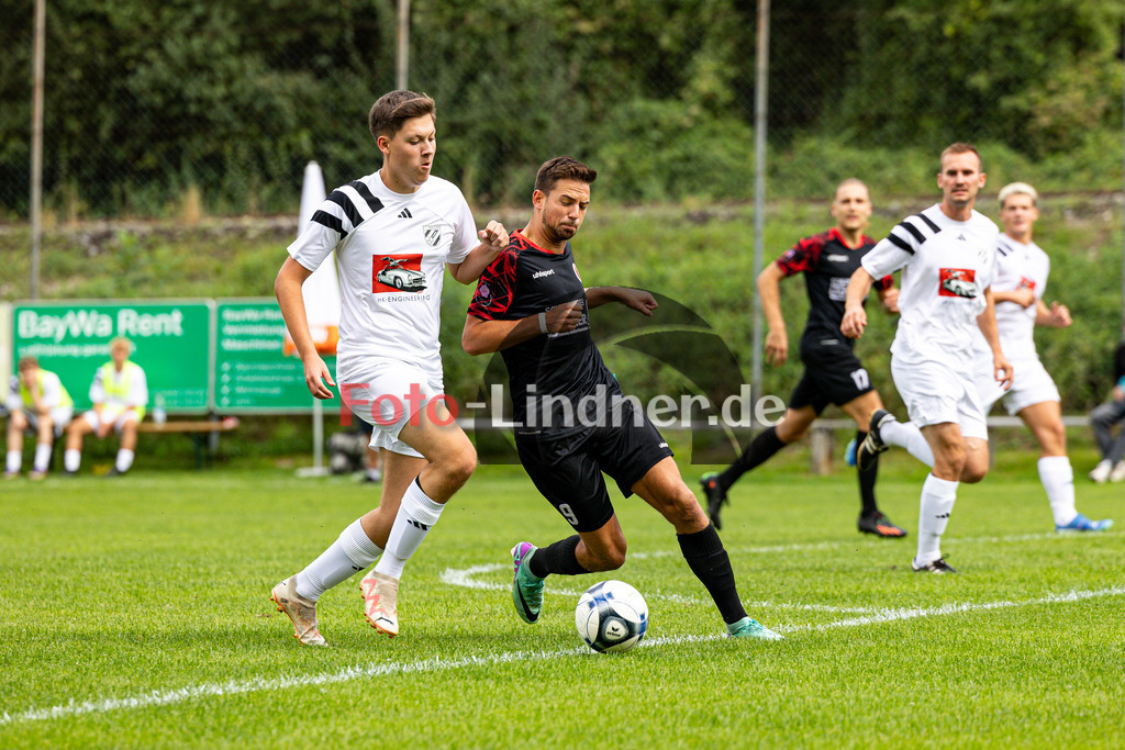 SV Unterhausen gegen SV Polling II  | Fußball A-Klasse Herren Oberbayern Zugspitze Gruppe 5 6. Spieltag, SV Unterhausen gegen SV Polling II , 20240908,Duell zwischen Florian NEUMAIER (SV Polling II 5) und Julian BITTNER (SV Unterhosen 9),2024-09-08 in Unterhausen (Sportplatz Unterhausen), Julian BITTNER (SV Unterhosen 9), Florian NEUMAIER (SV Polling II 5)Copyright: WolfgangxLindner www.foto-lindner.de / shop.foto-lindner.de
