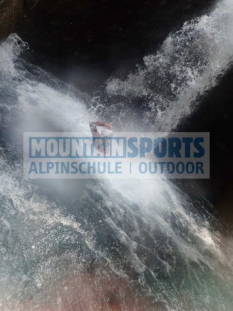 P7310070 | Bestelle die Bilder deines Berg- oder Wasser-Abenteuers mit Mountain Sports bequem von zu Hause aus direkt über unseren Online Fotoshop von pictrs.com. - Realisiert mit Pictrs.com