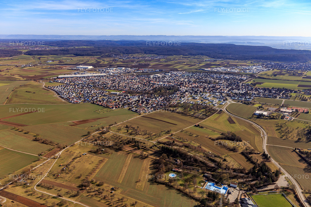 Luftbild: Ortsansicht aus Nordwesten in Gärtringen im Bundesland Baden-Württemberg in Deutschland. Foto: IMG_125128.jpg vom 20.02.2021 durch Werner Riehm/FLY-FOTO.de