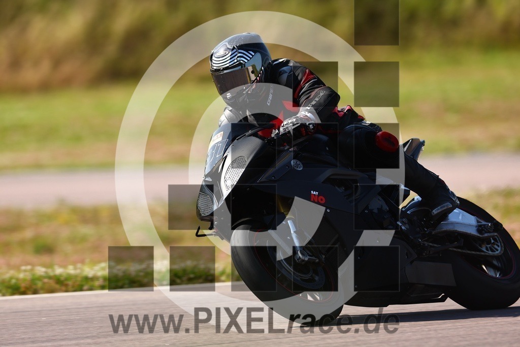 0081-20250619_01027 | Schöne Erinnerungen an spannende Momente - das festzuhalten ist unser Job. PIXELrace.de ist seit 2003 auf den Rennstrecken Europas unterwegs um die Action draußen beim Fahren und die wunderbare Stimmung imm Fahrerlager für euch einzufangen.