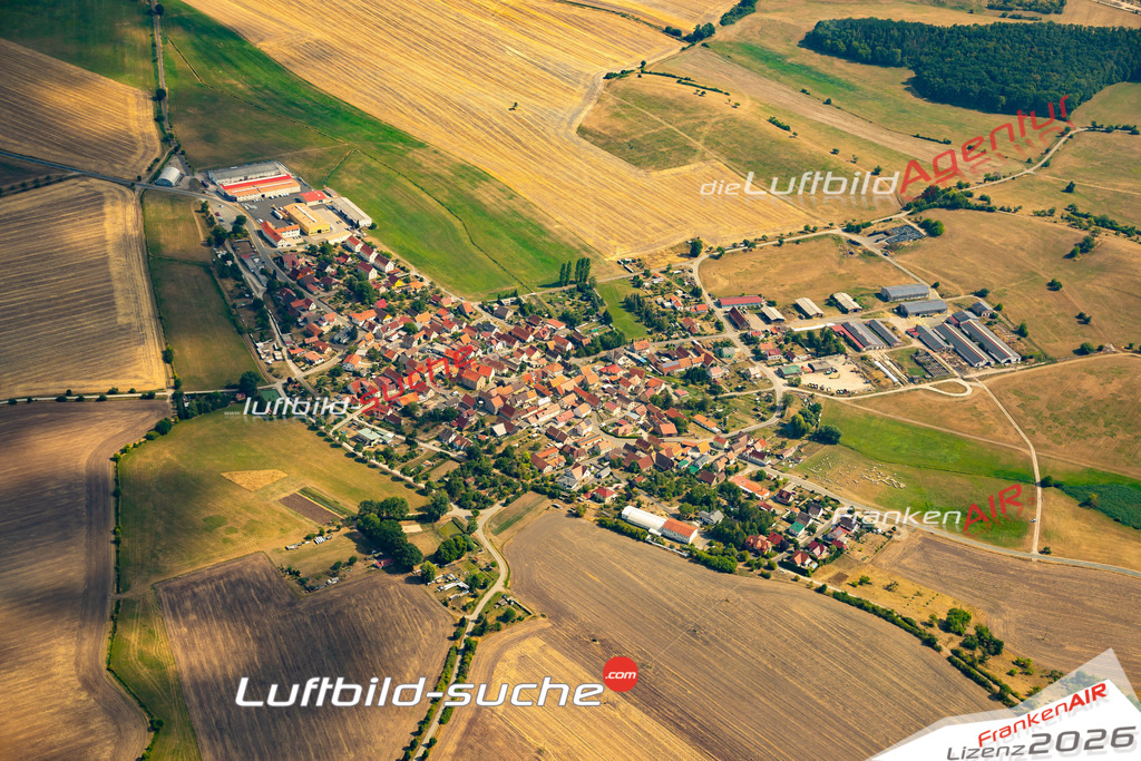 Die Luftaufnahme Westenfeld - Römhild wurde 2022 vom Flugzeug aus (keine Drohne) erstellt. Hohe Auflösung -für große Poster und Wandbilder geeignet - Garantiert!