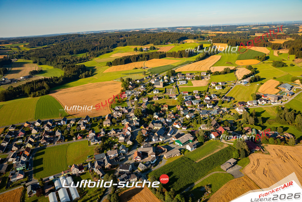 Das Luftbild zeigt : Hohenberg Marktleugast - Die Luftaufnahme wurde 2024 vom UL-Flugzeug aus erstellt ( keine Drohne ) - Hochauflösende Luftaufnahme - Für grossformatige Ausdrucke geeignet. Die Geschenkidee !Mit Lizenz und Bildrechte bestellbar