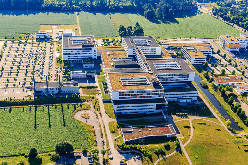 Luftbild: Schwarzwald Baar Klinikum im Ortsteil Villingen in Villingen-Schwenningen im Bundesland Baden-Württemberg in Deutschland. Foto: IMG_149240.jpg vom 29.06.2025 durch Werner Riehm/FLY-FOTO.deSchwarzwald-Baar Klinikum | Herzlich