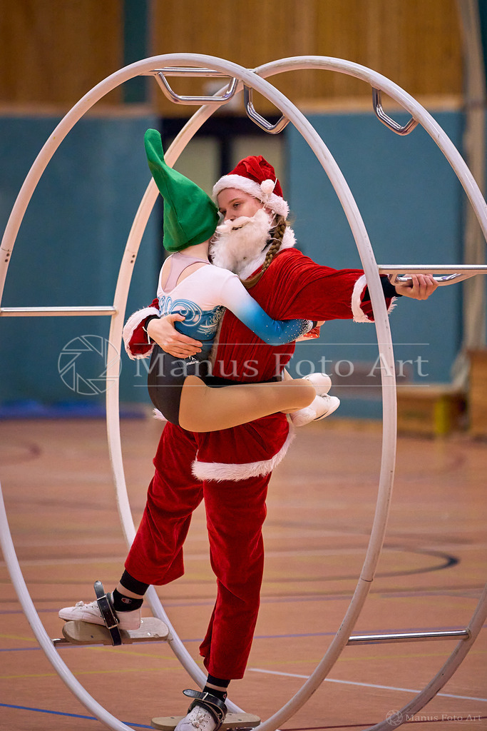 A-DSC01845 | Professionelle Sportfotografie in Hamburg, Schleswig-Holstein und Niedersachsen – spezialisiert auf Rhönrad, Geräteturnen, Leistungsturnen und rhythmische Sportgymnastik. Bundesweite Begleitung von Rhönrad-Events. Jetzt Sport-Fotos - Realisiert mit Pictrs.com