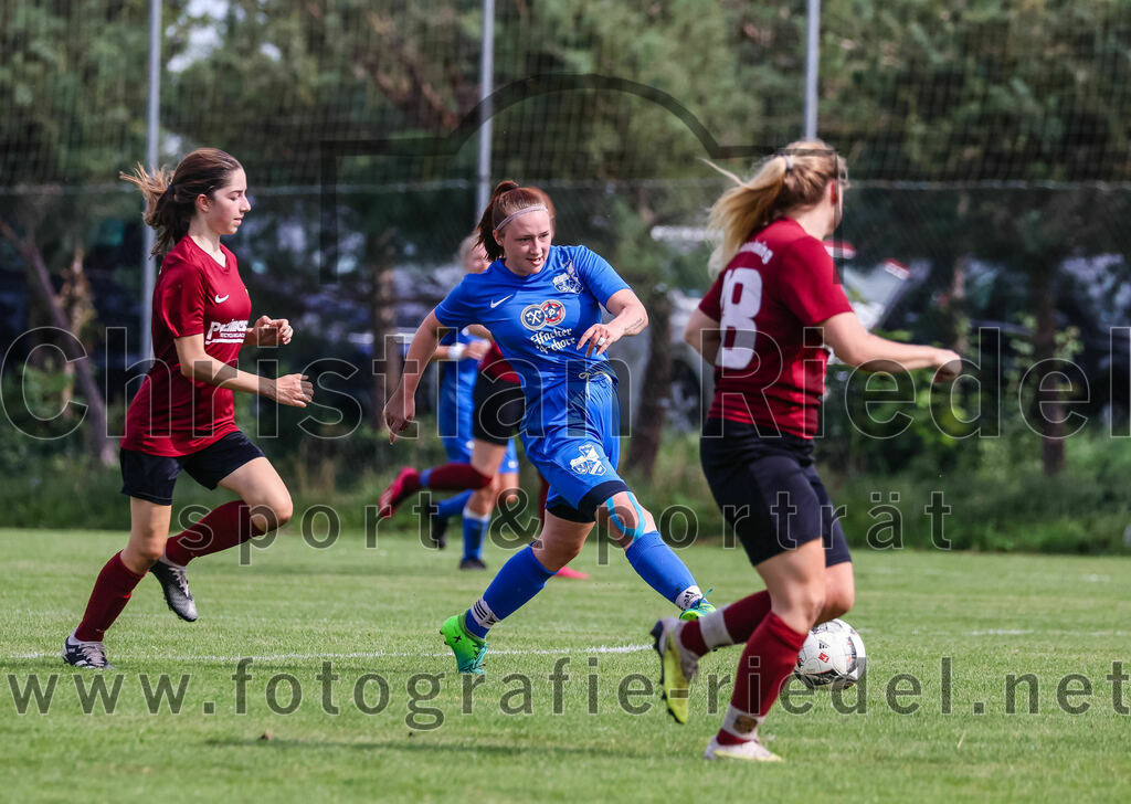 2023-09-03_088_Teamware_Cup_2023 | Oberding, Deutschland, 03.09.2023:
Fußball, TS Teamwear Cup 2023, Vorrunde, FC Schwaig gegen FC Langengeisling, Endergebnis: 

Foto: Christian Riedel / fotografie-riedel.net