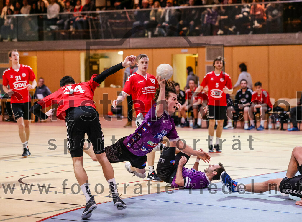 2024-01-27_052_SpVgg_Altenerding_gegen_TV_Altoetting | Erding, Deutschland, 27.01.2024:
Handball, Bezirksoberliga Männer 2023 / 2024, 13. Spieltag, SpVgg Altenerding gegen TV Altötting, Endergebnis: 30:28

Johannes Resch (TV Altötting, #34), Jakob Köhler (SpVgg Altenerding, #35), Thomas Ecker (TV Altötting, #69), Simon Rüdiger (SpVgg Altenerding, #7)

Foto: Christian Riedel / fotografie-riedel.net