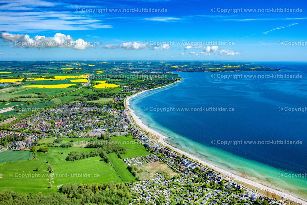 Haffkrug_ELS_4145150522 | SCHARBEUTZ 15.05.2022 Ortsansicht an der Meeres-Küste der Ostsee in Haffkrug im Bundesland Schleswig-Holstein. // Townscape on the seacoast of Baltic Sea in Haffkrug in the state Schleswig-Holstein. Foto: Martin Elsen