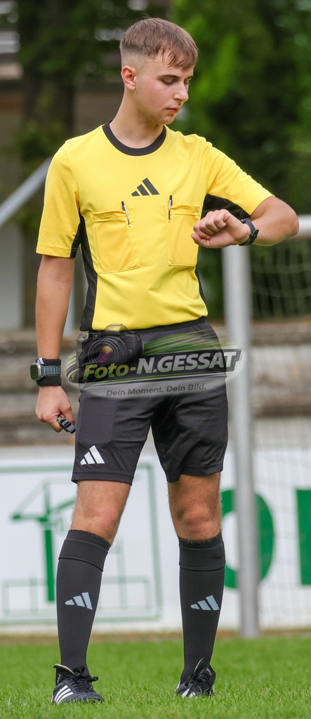 Bünder SV - VfL Holsen | Auf dem Bild zu sehen: Schiedsrichter: Nico Jendrysiak  Bünder SV, VfL Holsen, Saison 26/27, Kreisliga A, Bünde, Deutschland - Realisiert mit Pictrs.com