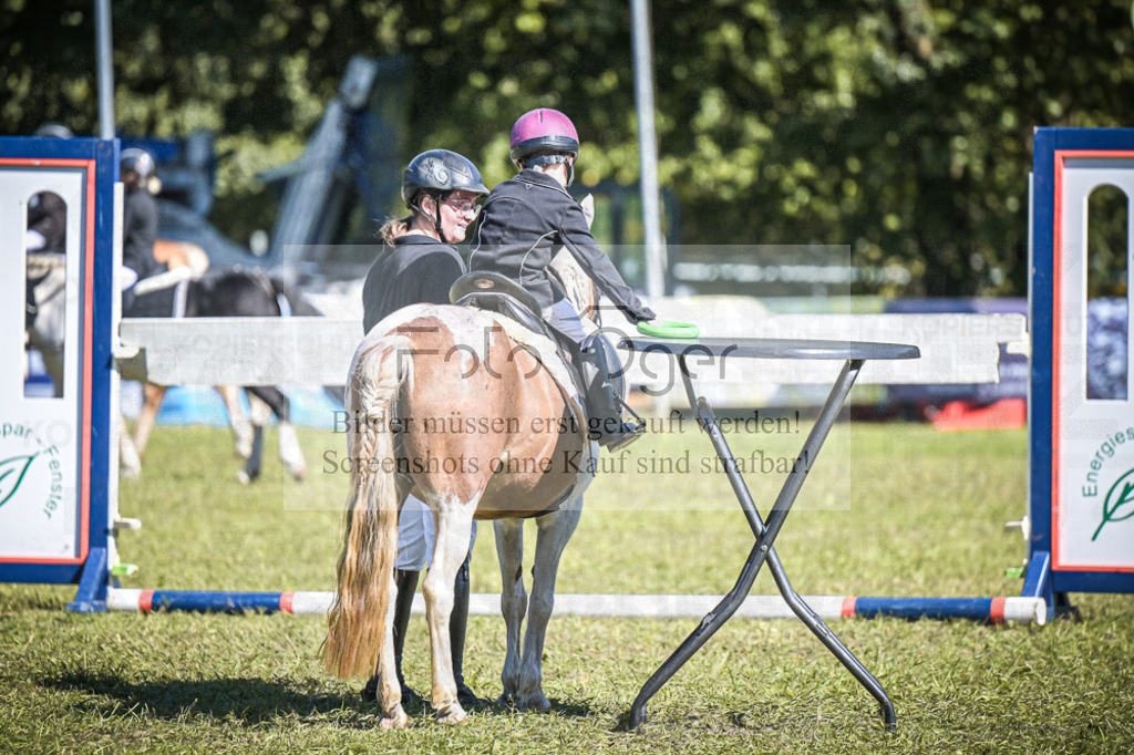 DOS_0449 | Entdecke hochwertige Reitturnierfotos von Foto Oger. Professionell, emotional und authentisch – jetzt Lieblingsmomente im Shop bestellen.Deutschlandweite Turnierfotografie. - Realisiert mit Pictrs.com