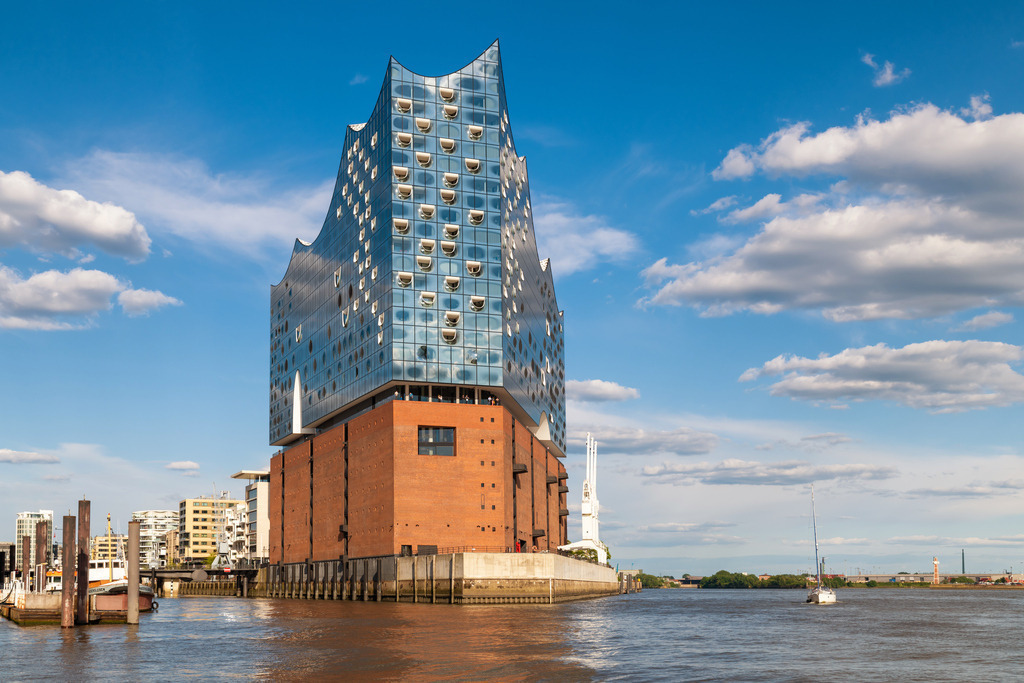 elbphilharmonie im sommer bild auf leinwand acrylglas holz dibond | Kaufen Sie Hamburg Bilder und Hamburg Fotos auf Leinwand, Acrylglas, Alu-Dibond, oder als Poster in Hamburgs großer Onlinegalerie. Elbphilharmonie Bilder, Hamburger Hafen, Speicherstadt, Alster und viel mehr.