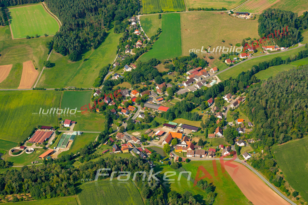 hagenhofen-markt-erlbach-geschenkidee-721-jahr-2024 | Das Luftbild zeigt : Hagenhofen Markt Erlbach - Die Luftaufnahme wurde 2024 vom UL-Flugzeug aus erstellt ( keine Drohne ) - Hochauflösende Luftaufnahme - Für grossformatige Ausdrucke geeignet. Die Geschenkidee !Mit Lizenz und Bildrechte bestellbar