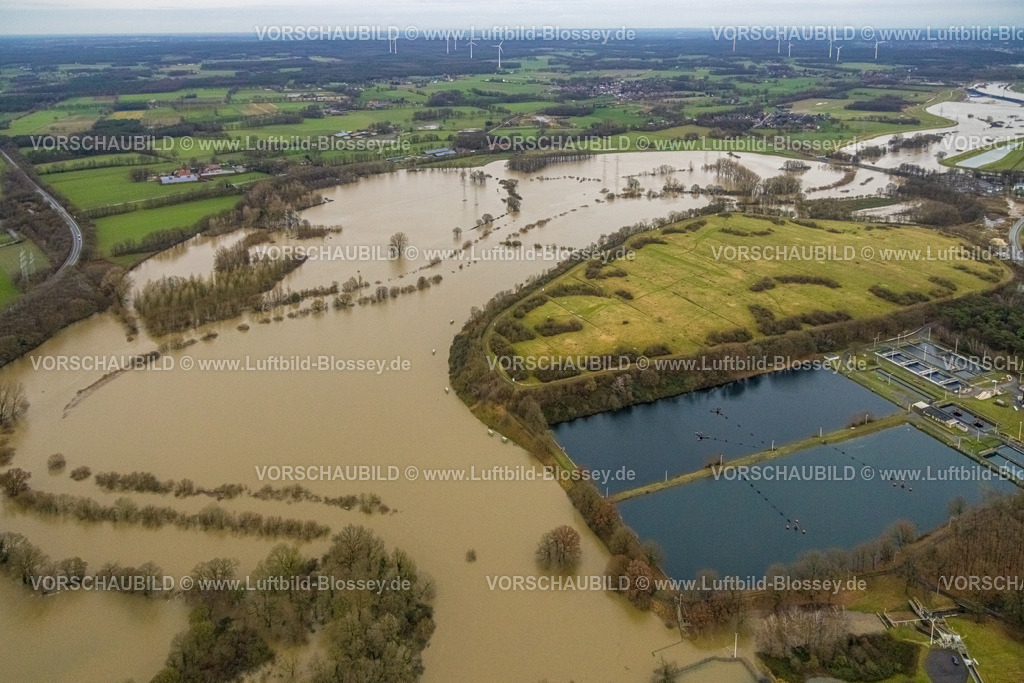 Haltern231204280Lippe | Luftbild vom Hochwasser der Lippe, Weihnachtshochwasser 2023, Fluss Lippe tritt nach starken Regenfällen über die Ufer, Überschwemmungsgebiet Naturpark Hohe Mark, Klärteiche am Kraftwerk Marl, Chemiezone, Marl, Ruhrgebiet, Nordrhein-Westfalen, Deutschland