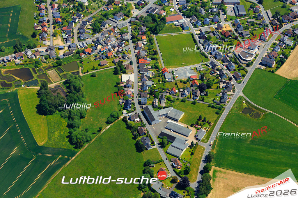 Die Luftaufnahme der Stadt Konradsreuth wurde vom UL-Flugzeug heraus erstellt ( keine Drohne )- hohe Auflösung für beste Qualität