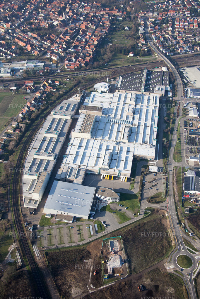 Luftbild: Werksgelände SEW-EURODRIVE GmbH & Co KG im Ortsteil Graben in Graben-Neudorf im Bundesland Baden-Württemberg in Deutschland. Foto: IMG_085350.jpg vom 19.12.2015 durch Werner Riehm/FLY-FOTO.de
